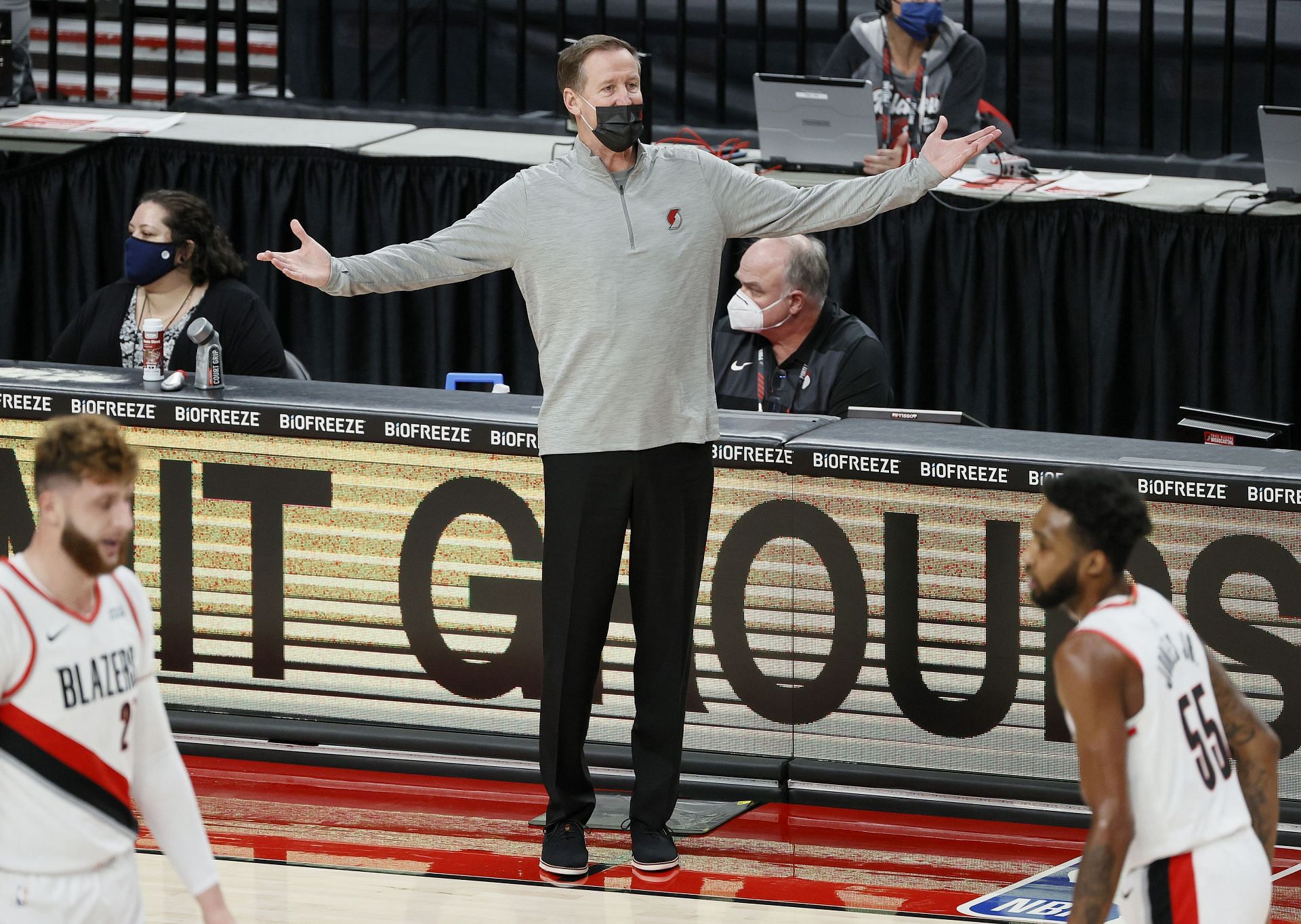 Terry Stotts reacts to a call