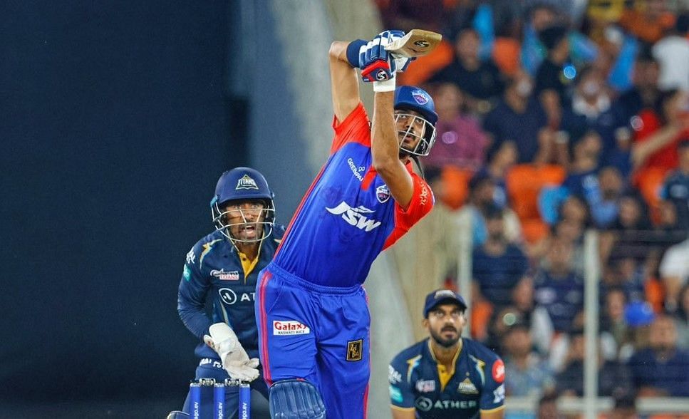 Axar Patel in action (Image Courtesy: Twitter/Delhi Capitals)