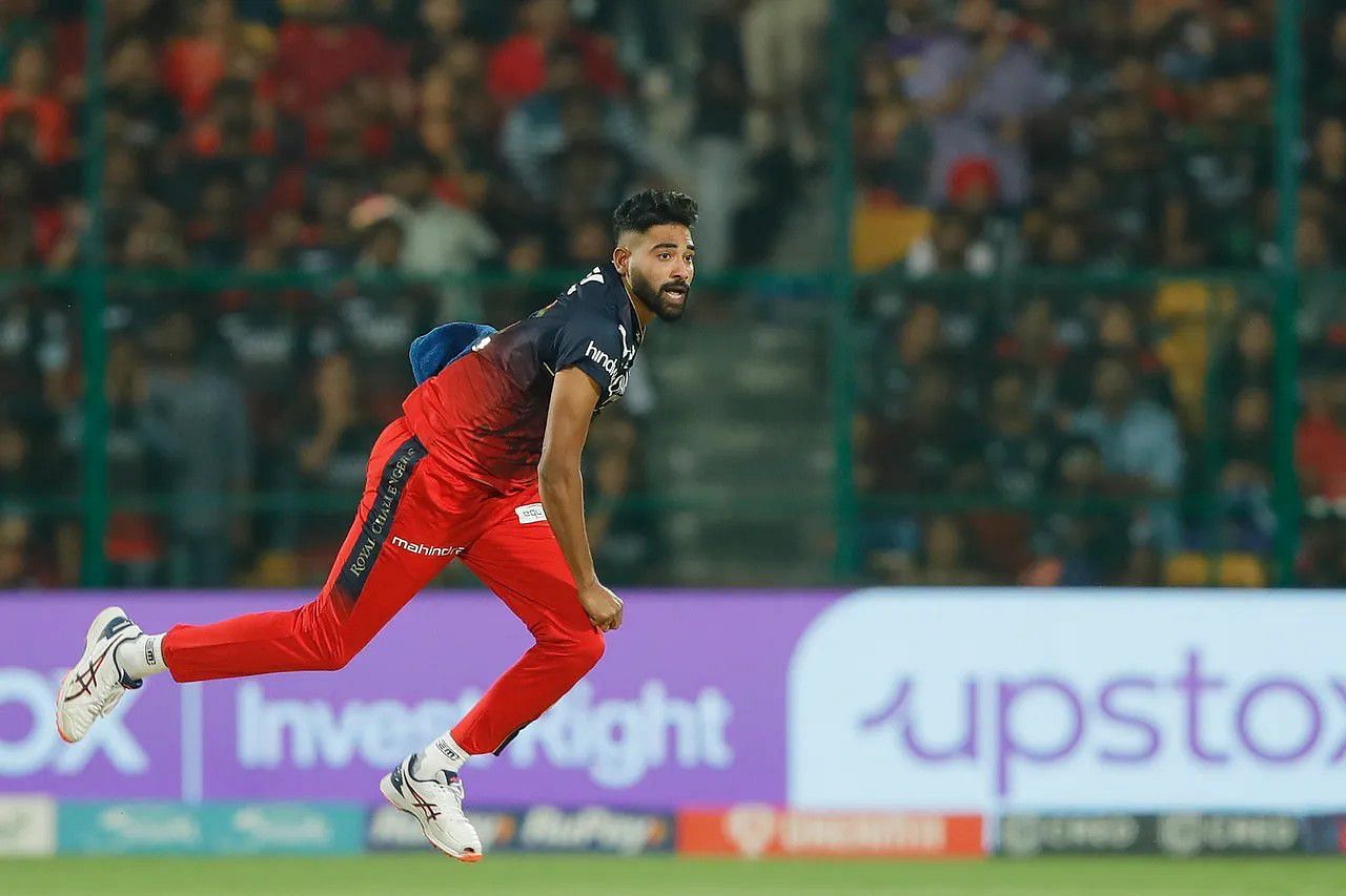 Mohammed Siraj in action vs KKR [IPLT20]