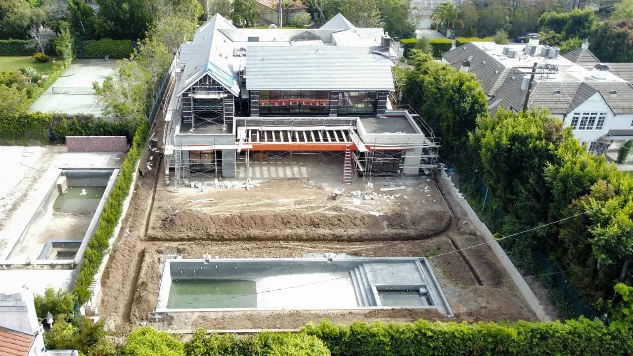 Another shout of the back of Brady&#039;s planned new house, with the pool visible (image credit: Splash News)