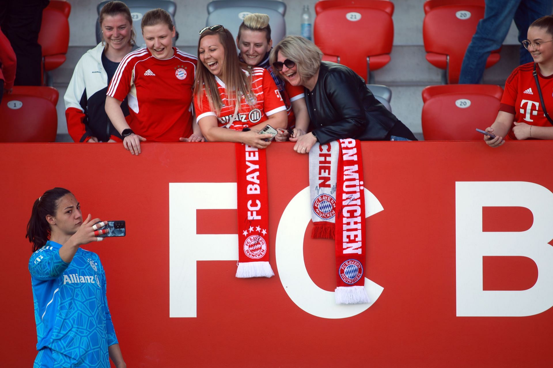 FC Bayern M&uuml;nchen v Sport-Club Freiburg - FLYERALARM Frauen-Bundesliga