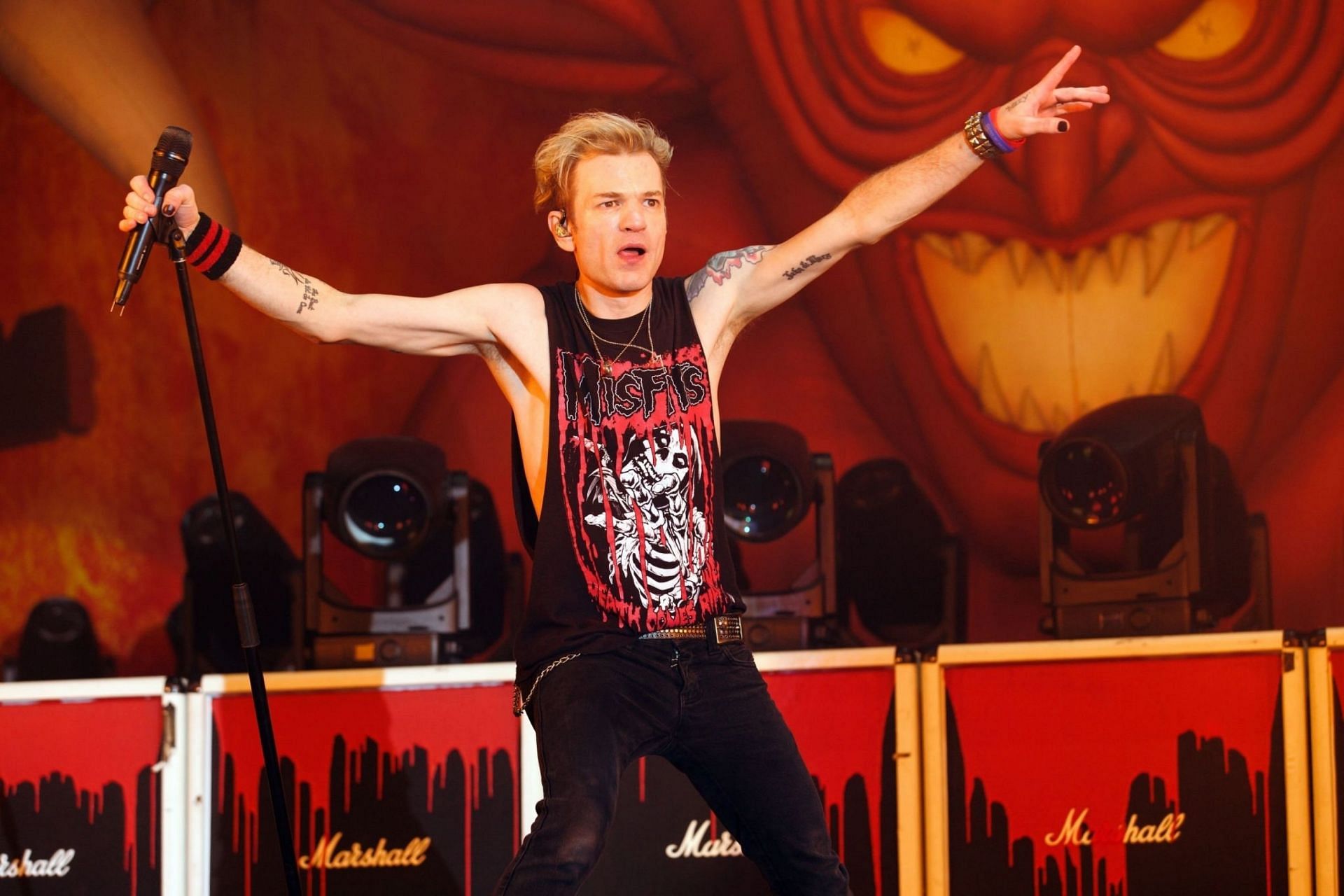 Sum 41 performs during the &quot;Does This Look All Killer No Filler&quot; tour at Alexandra Palace on October 21, 2022 in London, England. (Image via Getty Images)