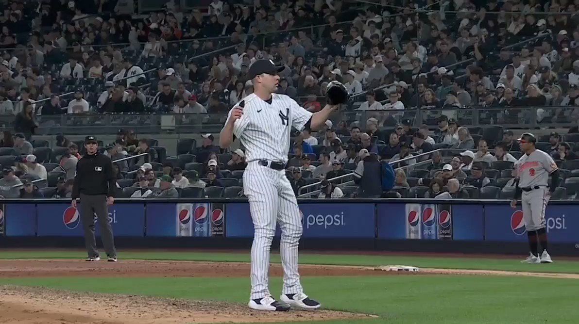 Watch: Yankees' Michael King tosses PitchCom device into stands