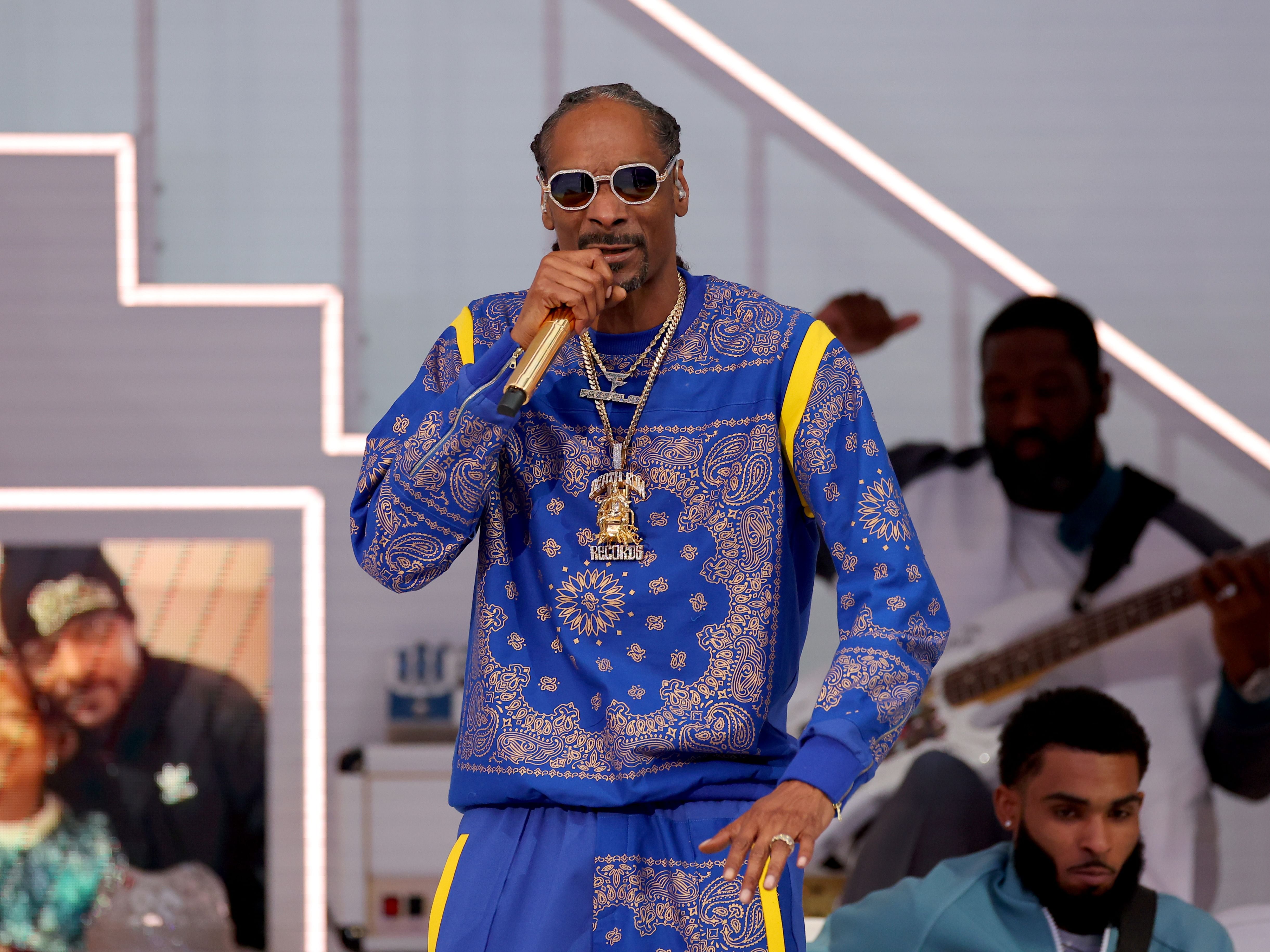 Big time LA Lakers fan - rap star Snoop Dogg 