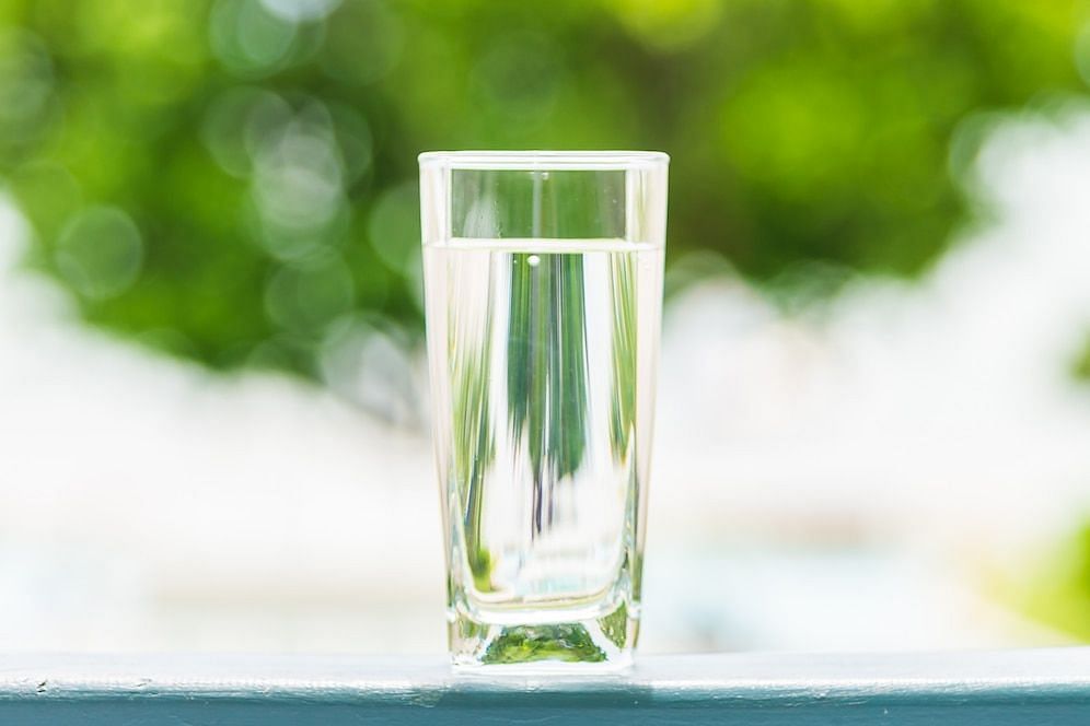 Is reverse osmosis water good for you? (Image via Freepik/Liveforstock)