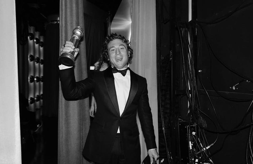 How tall is Jeremy Allen White?