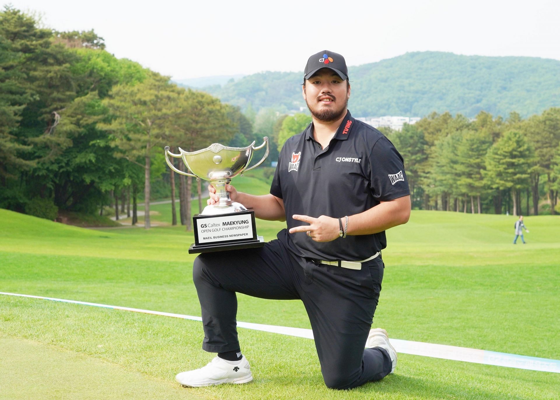 Chanmin Jung poses with GS Caltex Maekyung Open trophy