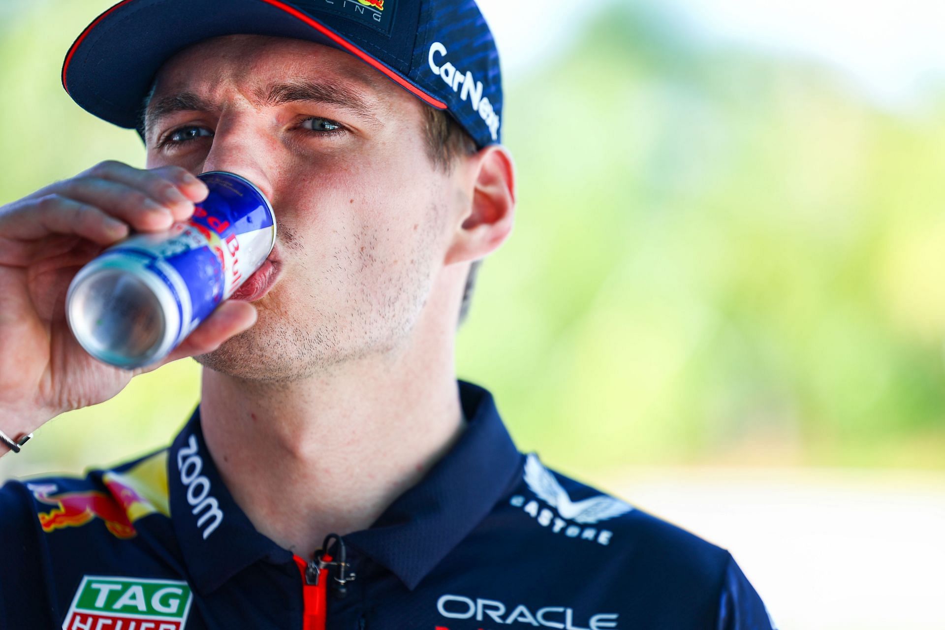 Electrolyte drink before a motor race (Image via Getty)