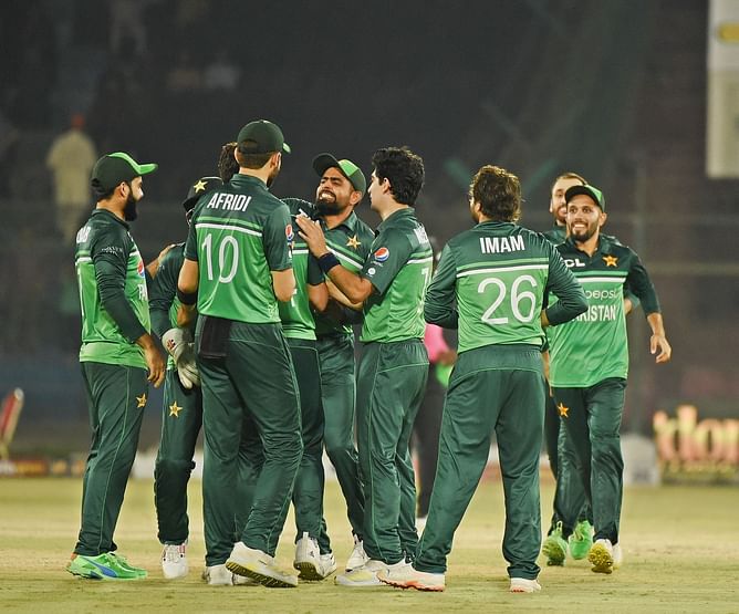 PAK vs NZ : न्यूजीलैंड की पाकिस्तान के खिलाफ लगातार तीसरी हार, बाबर आजम की टीम का वनडे सीरीज पर कब्ज़ा
