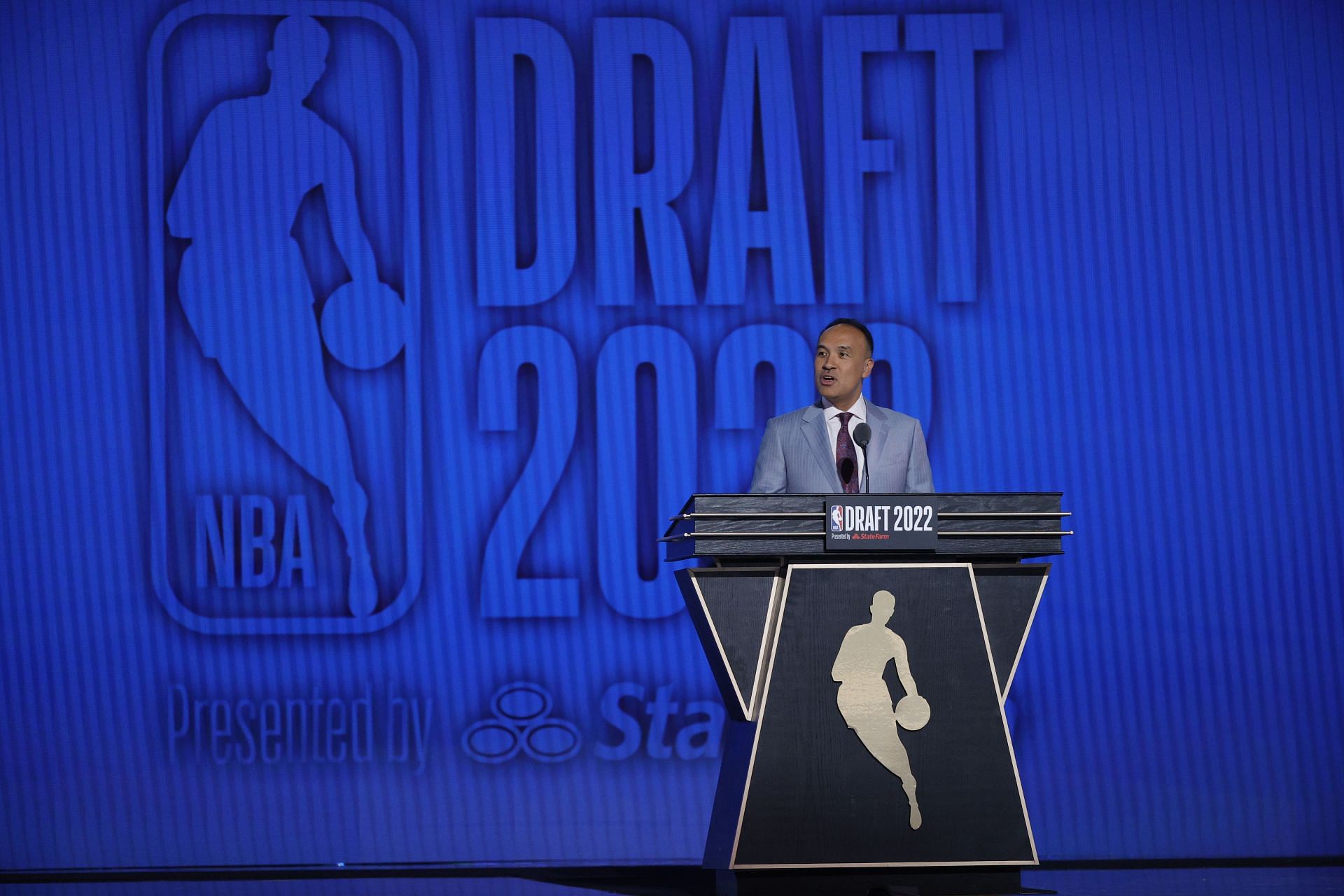 Bob Santini was among the youngest NBA players to be drafted (Image via Getty Images)