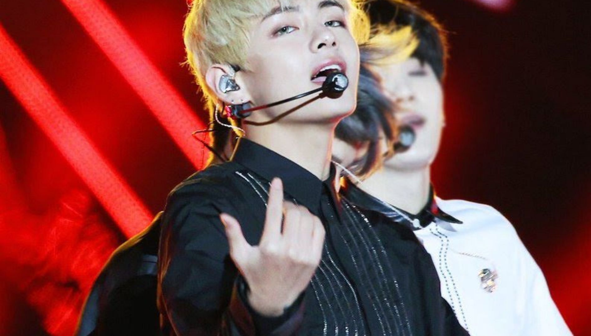 Taehyung in blonde hair and a sparkling golden stripe shirt (Image via. Koreaboo)