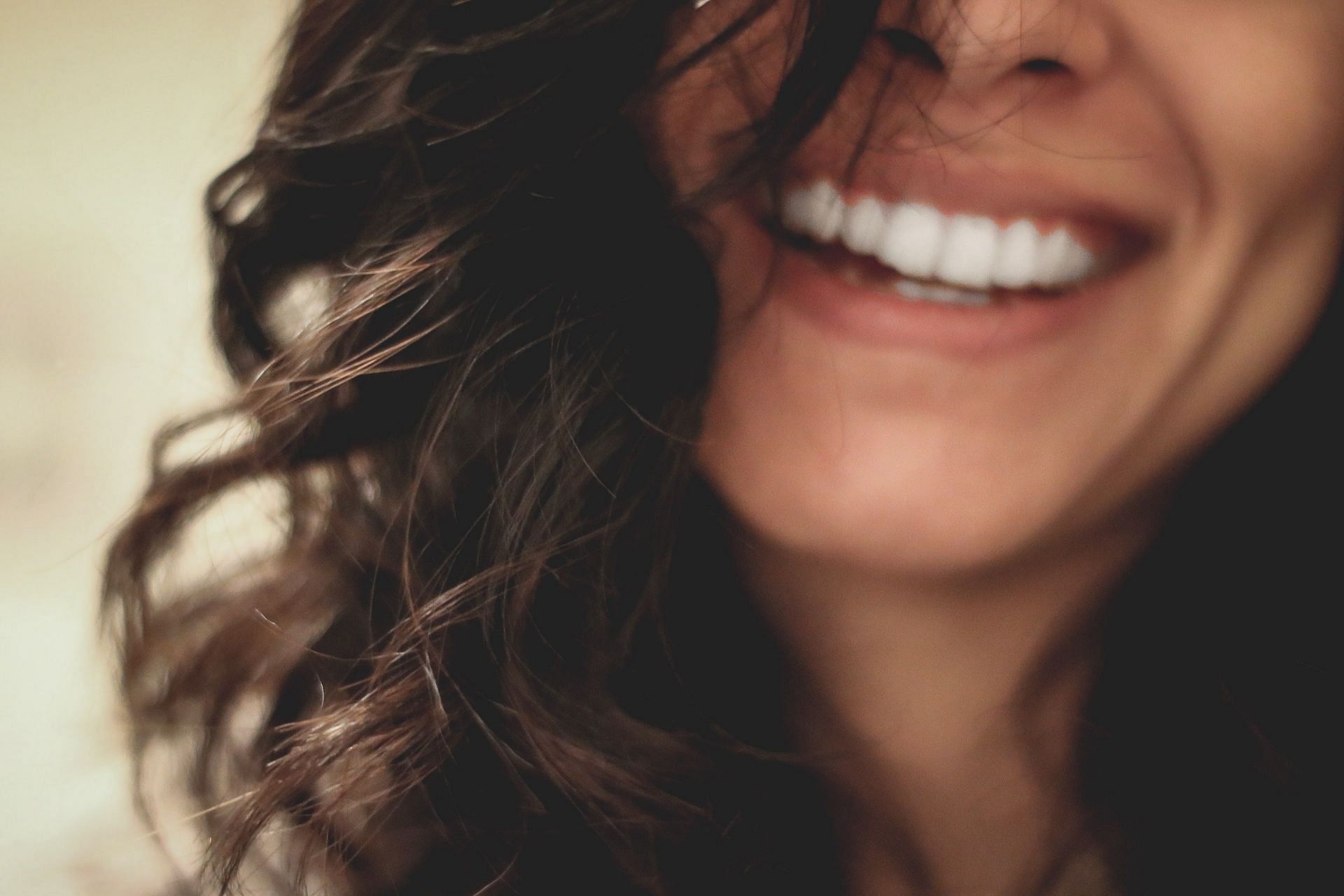 maintains oral health (image via unsplash / lesly juarez)