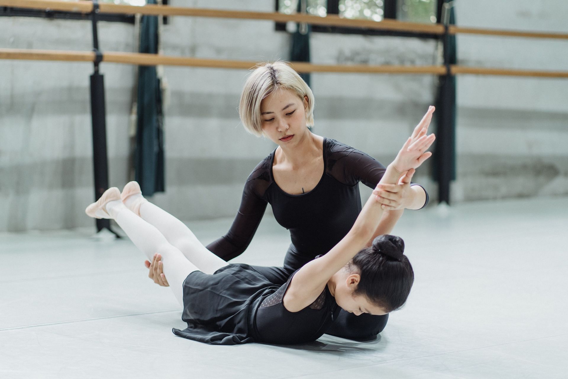 Sculpt, Strengthen, and Grace: Exploring the Benefits of Barre Workouts (Image via Pexels)