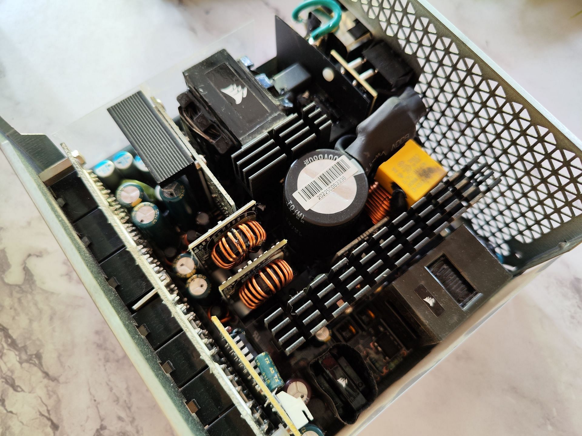 The internals of the Corsair RM1000e power supply (Image via Sportskeeda)