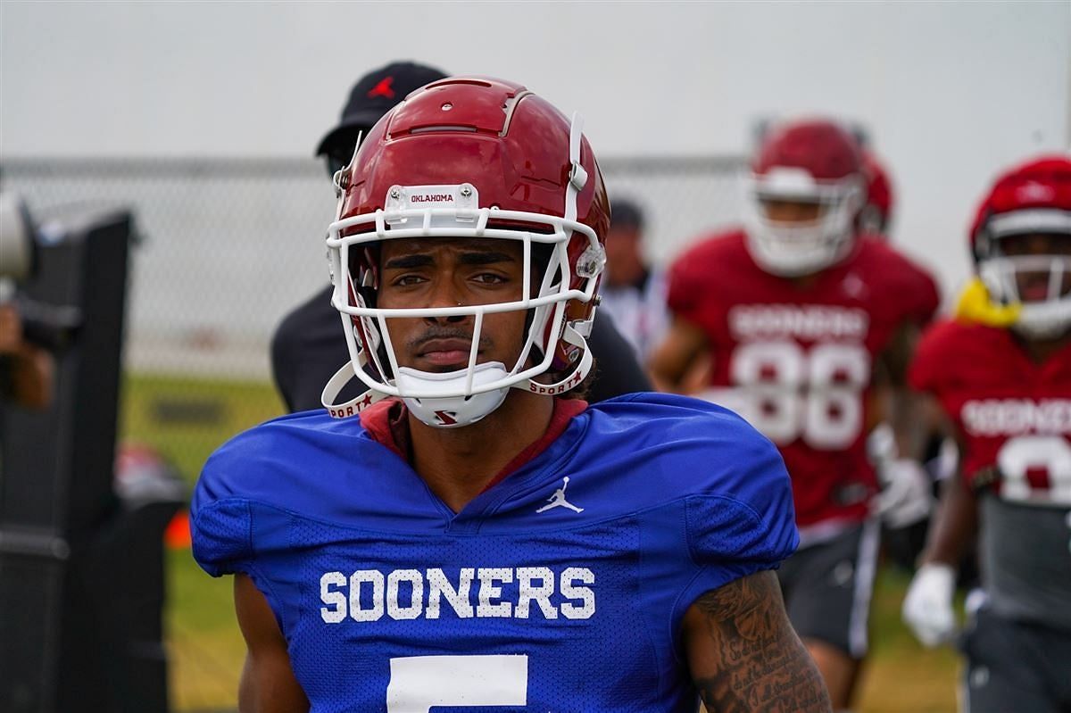 Micah Bowens with the Oklahoma Sooners
