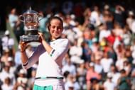 Jelena Ostapenko with the 2017 Roland Garros trophy.