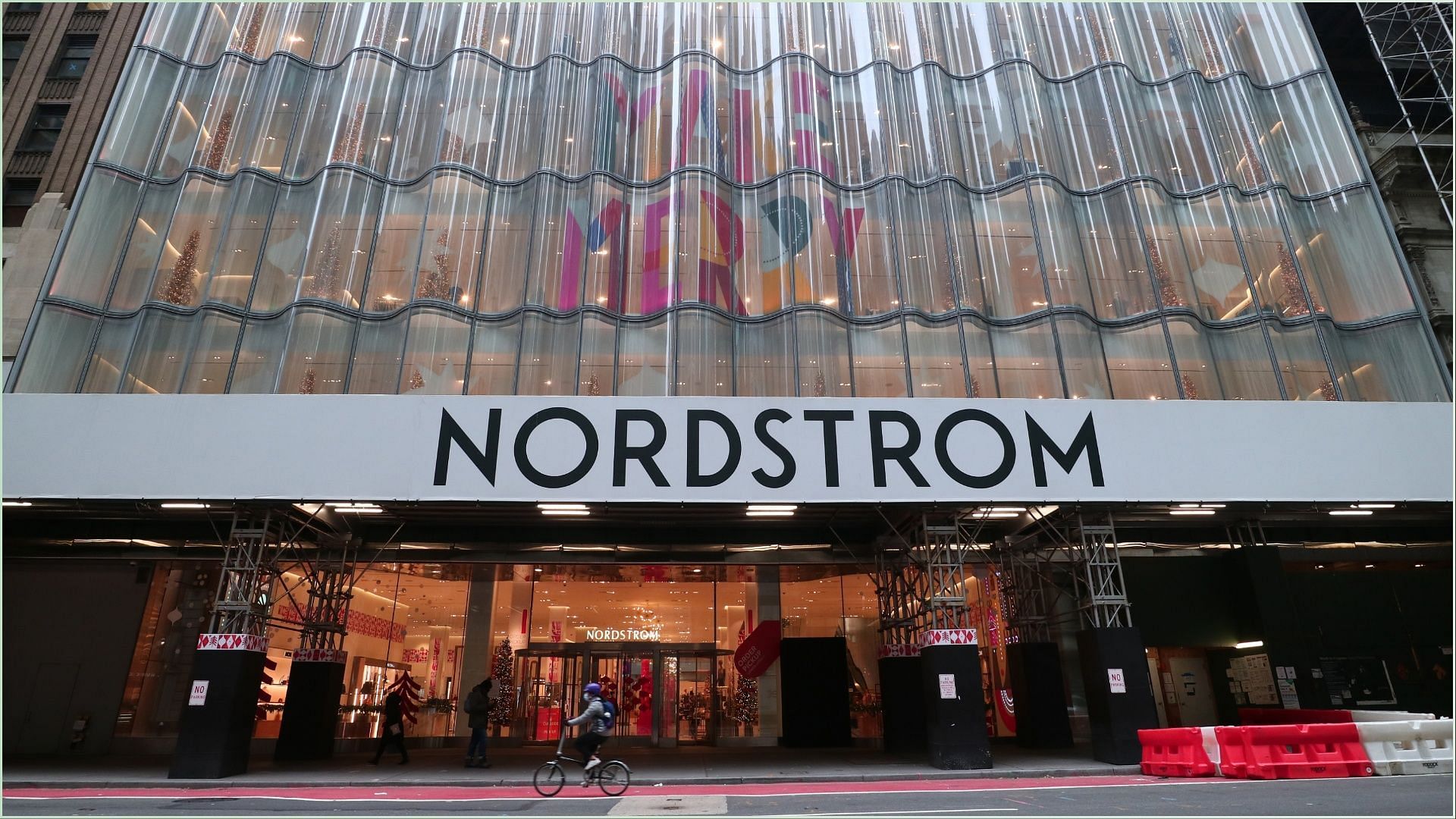 Nordstorm to leave the San Fransisco region with the closure of its two downtown market stores amidst unsafe conditions (Image via Gary Hershorn/Getty Images)