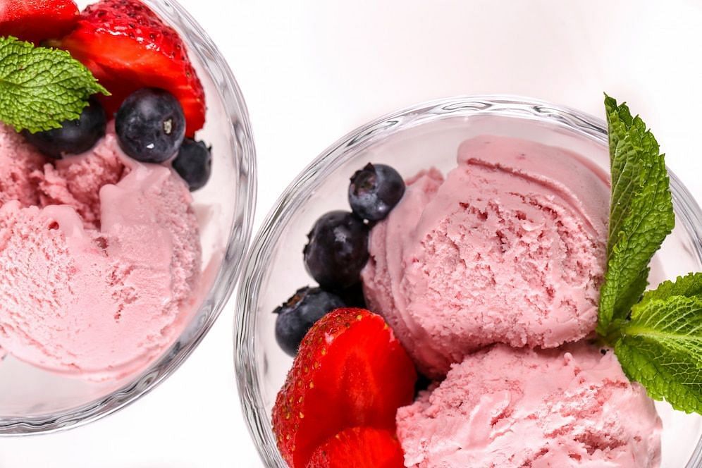 Is frozen yogurt better than ice cream? (Image via Freepik/Racool_Studio)