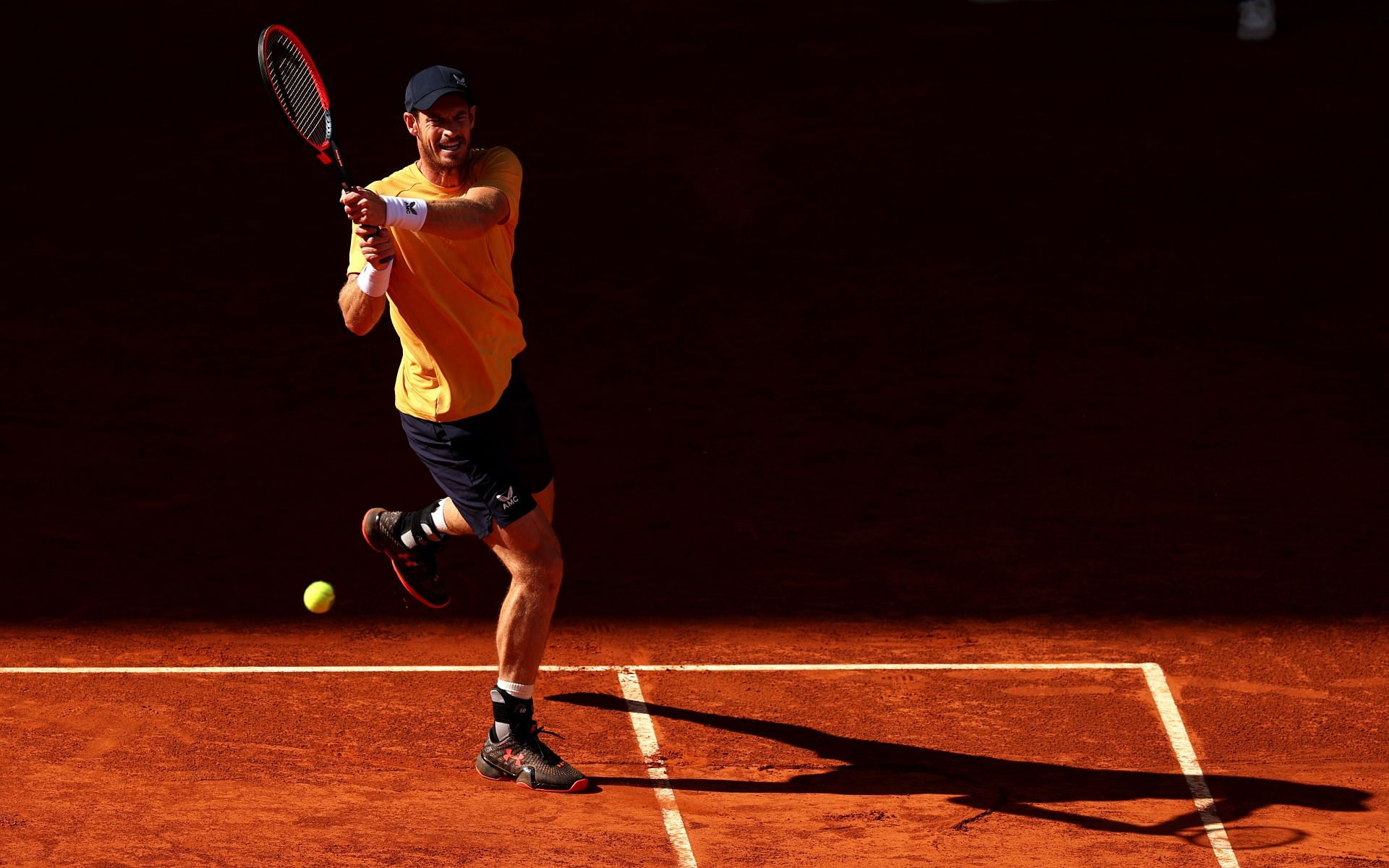 Andy Murray wins title on clay