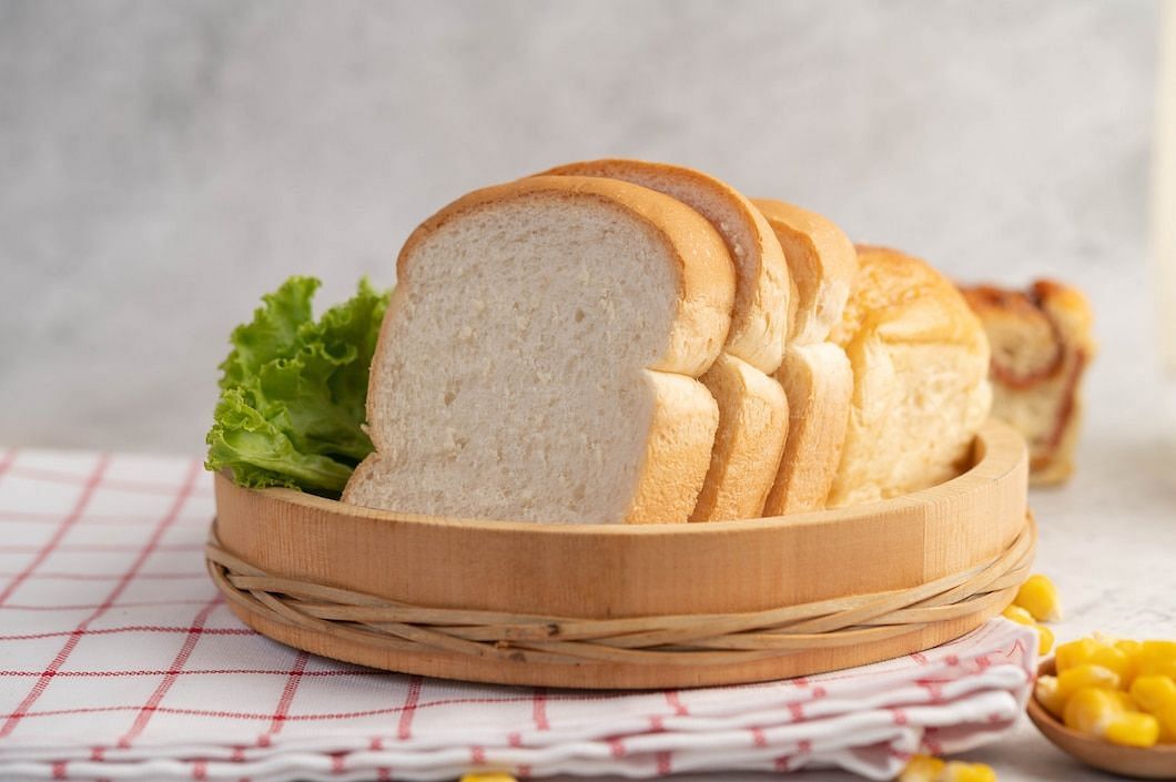 Potassium bromate is a food additive used to improve the texture of baked goods. (Image via Freepik/Jcomp)