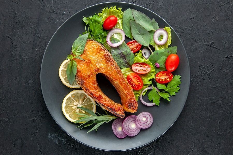 Food habits that help with candida (Image via Freepik/Kamranaydinov)