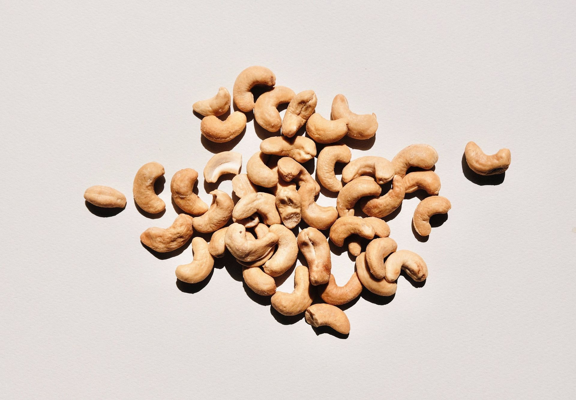 Brain health benefits of cashews. (Image via Unsplash/ Jocelyn Morales)