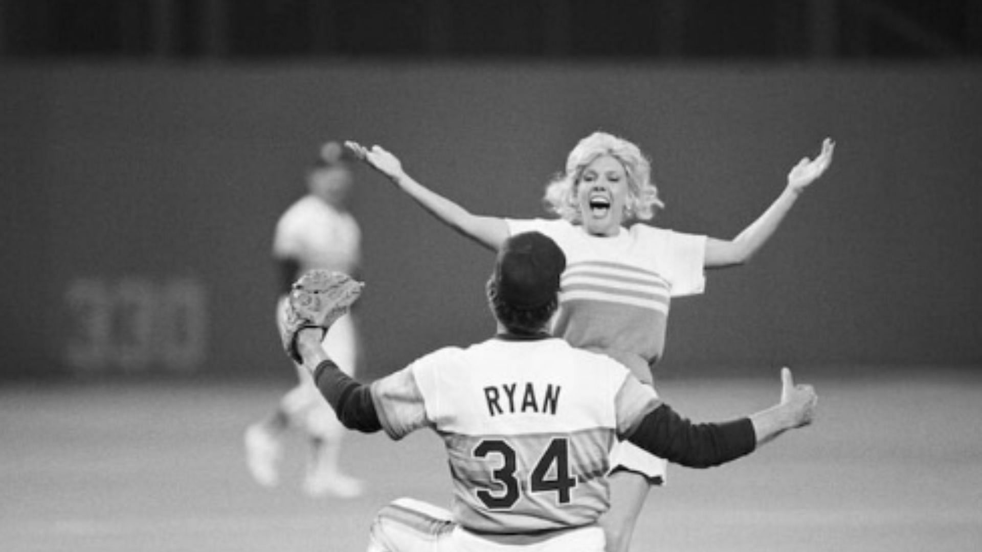 Morganna the Kissing Bandit approaching Nolan Ryan.