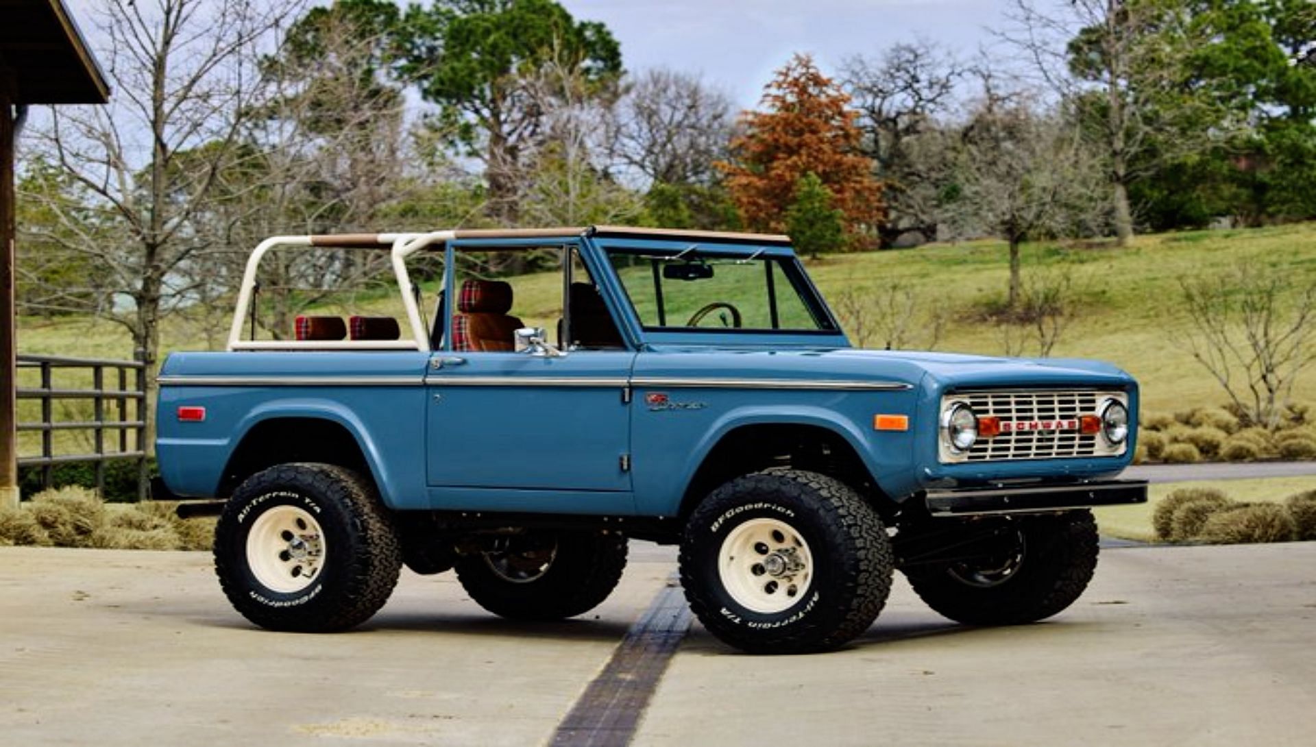 1973 Ford Bronco that will be presented to the 2023 Charles Schwab Challenge winner (Image via Twitter @SecretGolf).