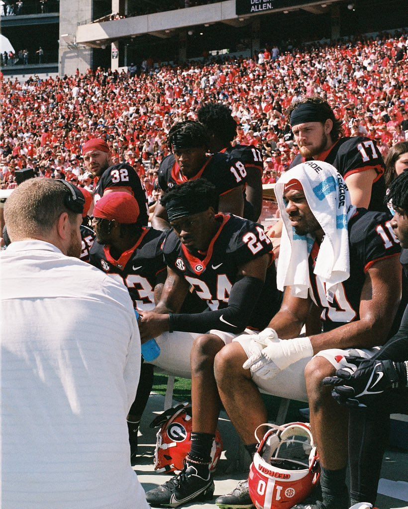 Glenn Schumann coaches up the UGA defense.