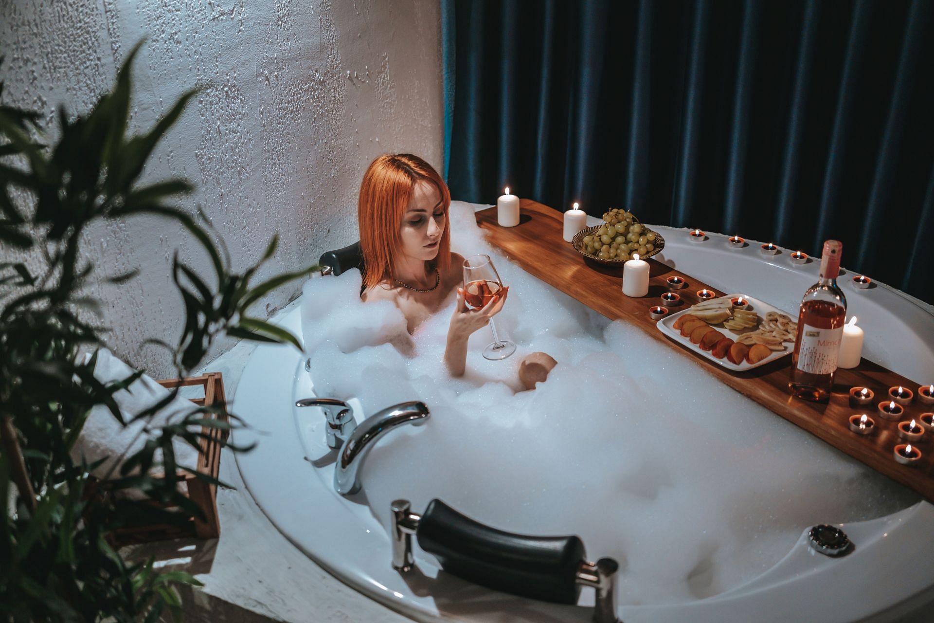 Bath bombs are a great way to revitalize yourself. (Image via Pexels/ Samet Korkmaz)