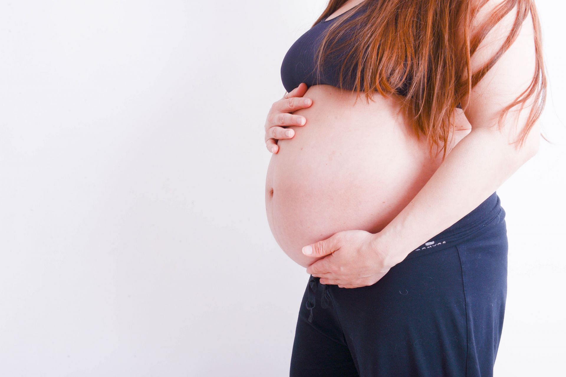Baby weight is a natural gain of adipose tissues during pregnancy. (Image via Unsplash/Anna Civolani)