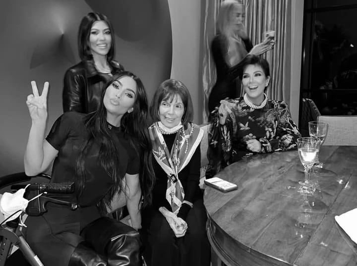 How tall is Kim Kardashian?