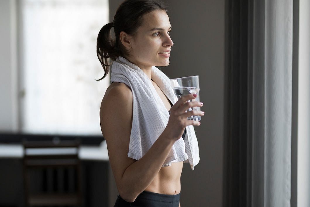 The Surprising Health Benefits of Warm Water (Image via freepik)