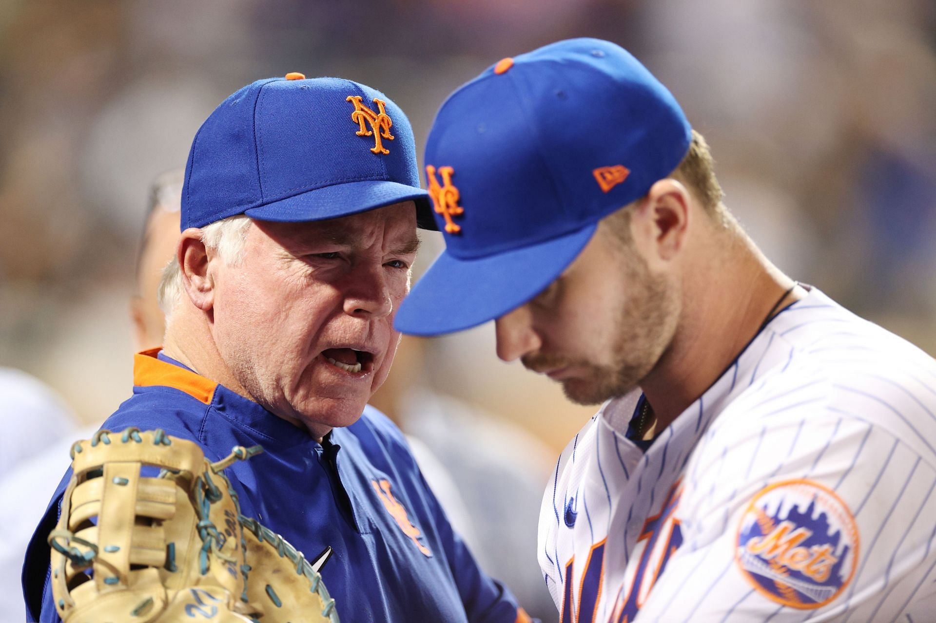 Manager Buck Showalter, left, of the New York Mets talks with Pete Alonso.