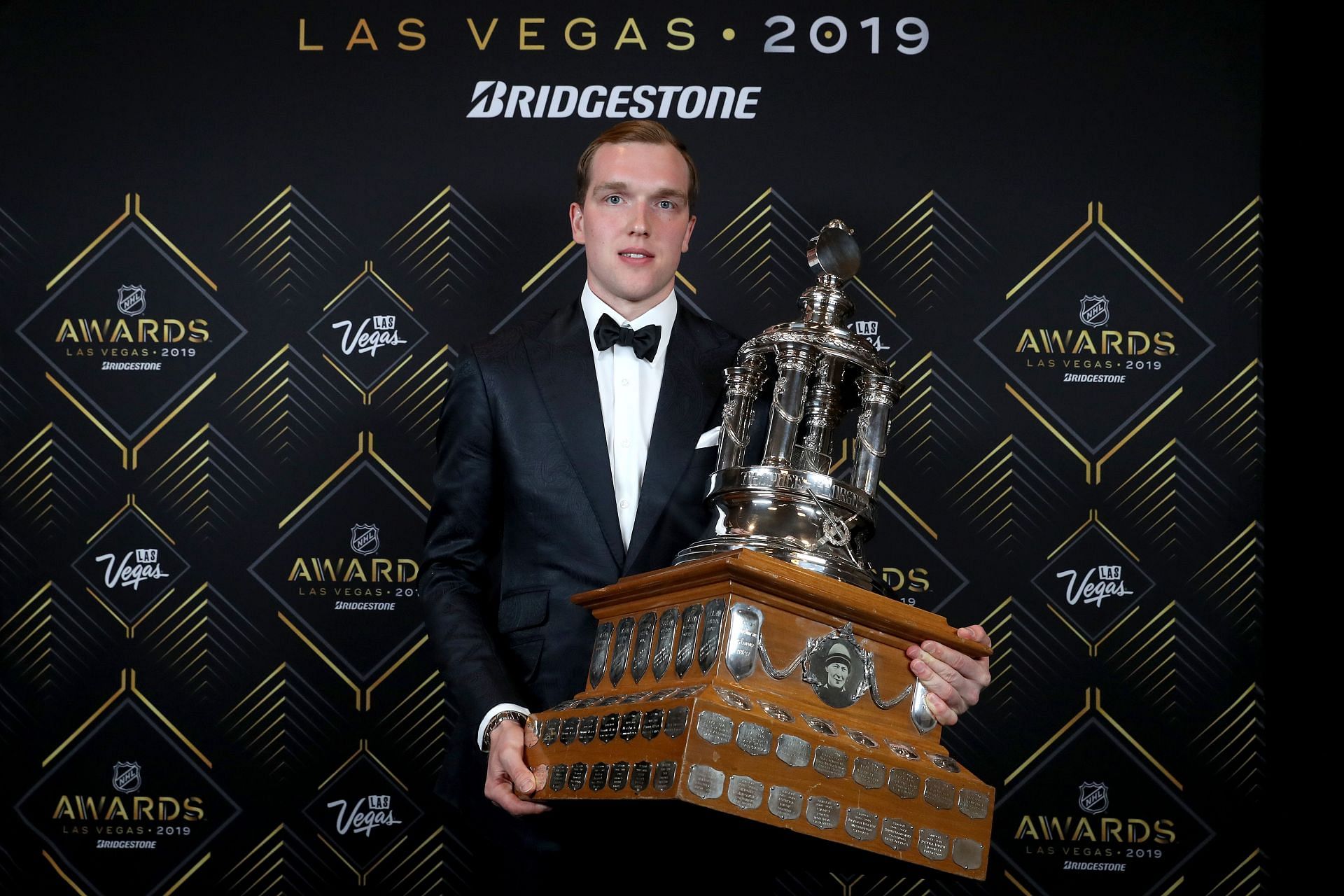NHL Awards: Rangers' Igor Shesterkin wins Vezina Trophy