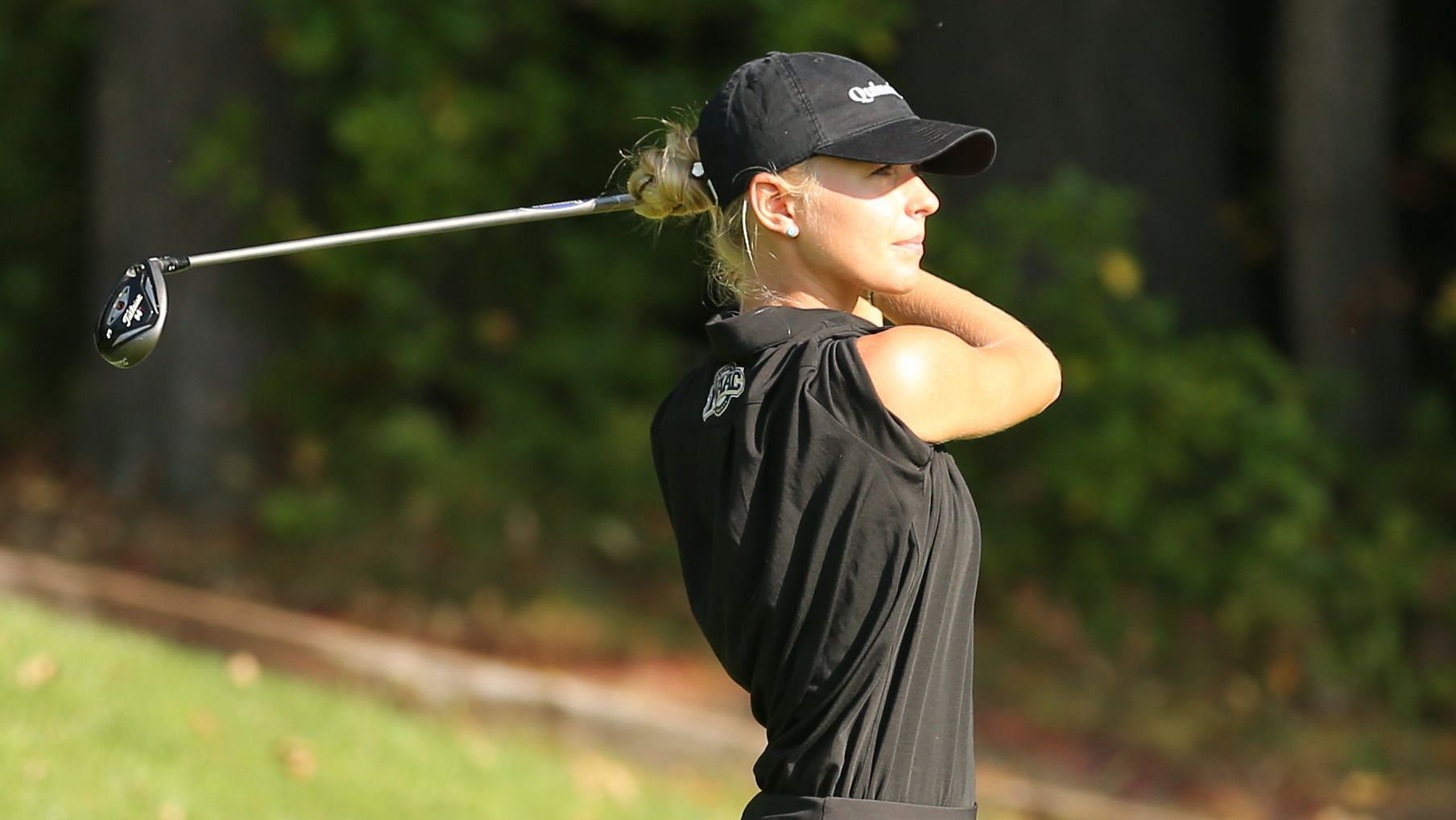 Julia Kemmling during her college golfer career at the Quinnipiac University. (Image via gobobcats.com).