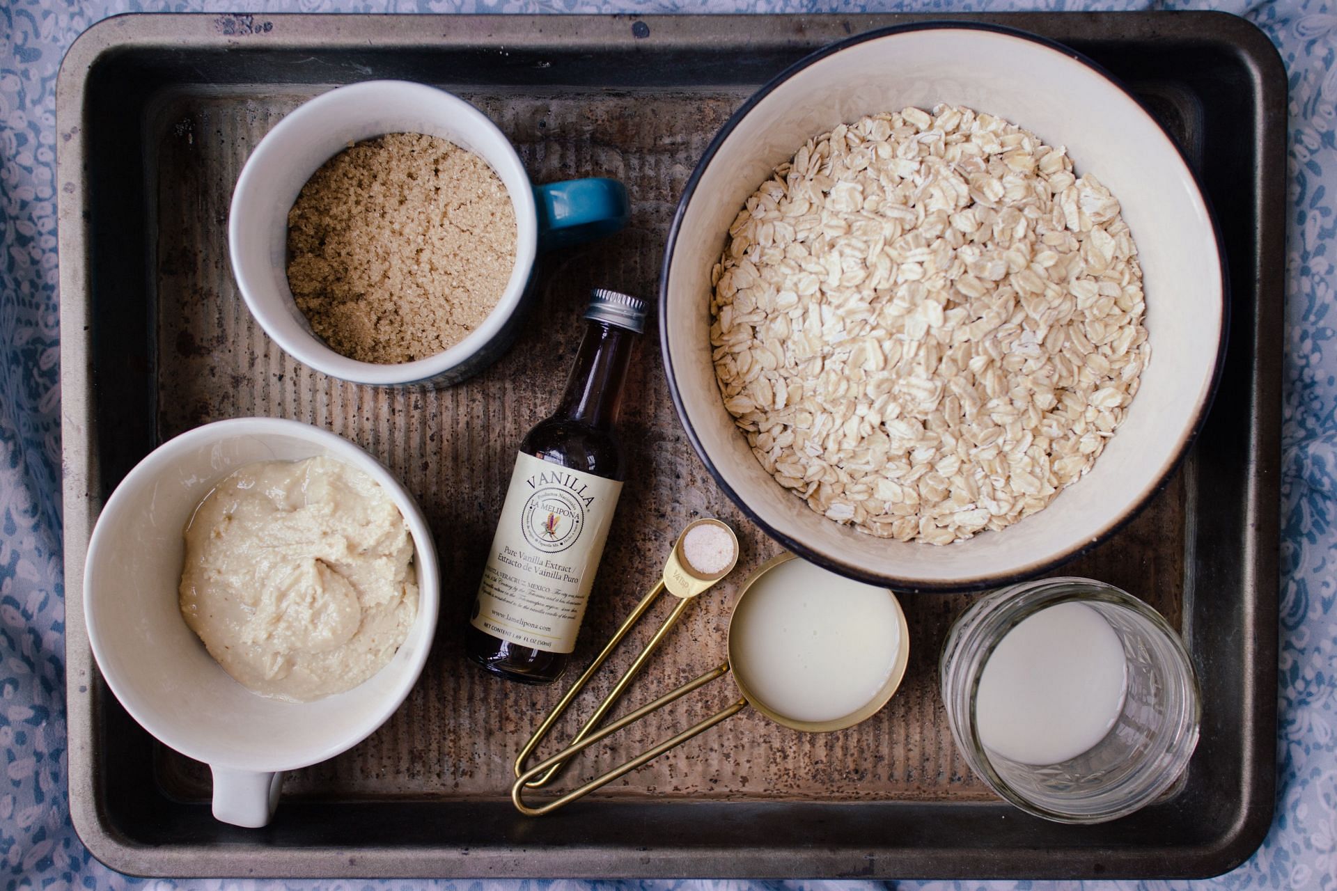 Oatmeal is a great source of phosphorus (Image via Pexels)