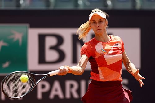 Lesia Tsurenko in action at the Internazionali BNL D'Italia 2023