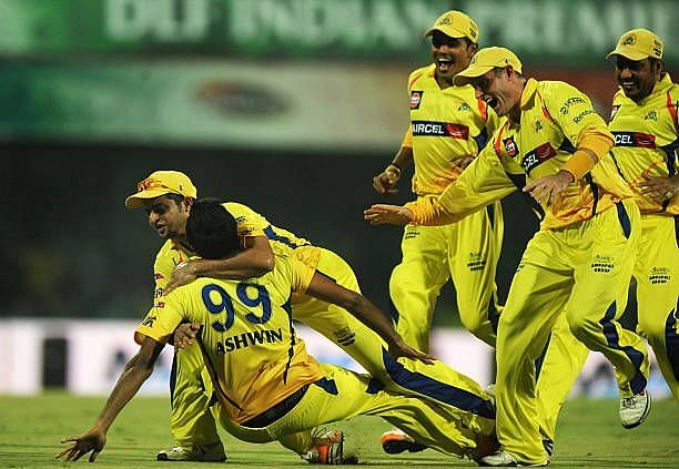 Dhoni's 'disrespectful' act in IPL playoffs tie lambasted by ex