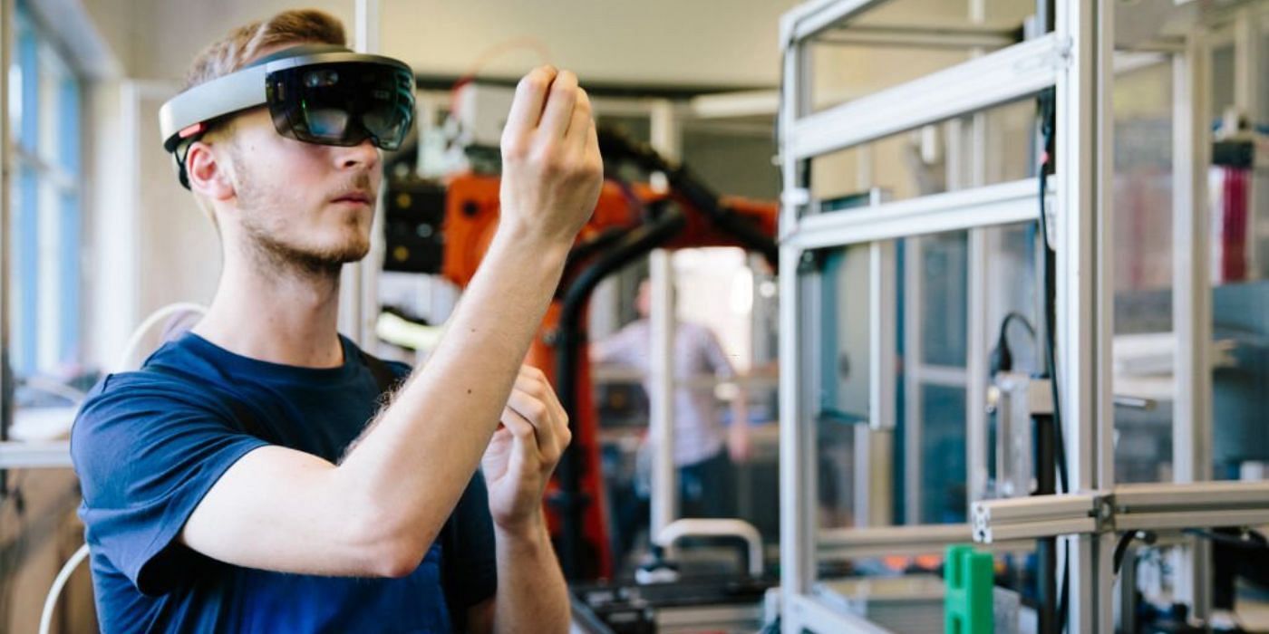 AR has many uses in maintenance and manufacturing (Image via iStockPhoto)