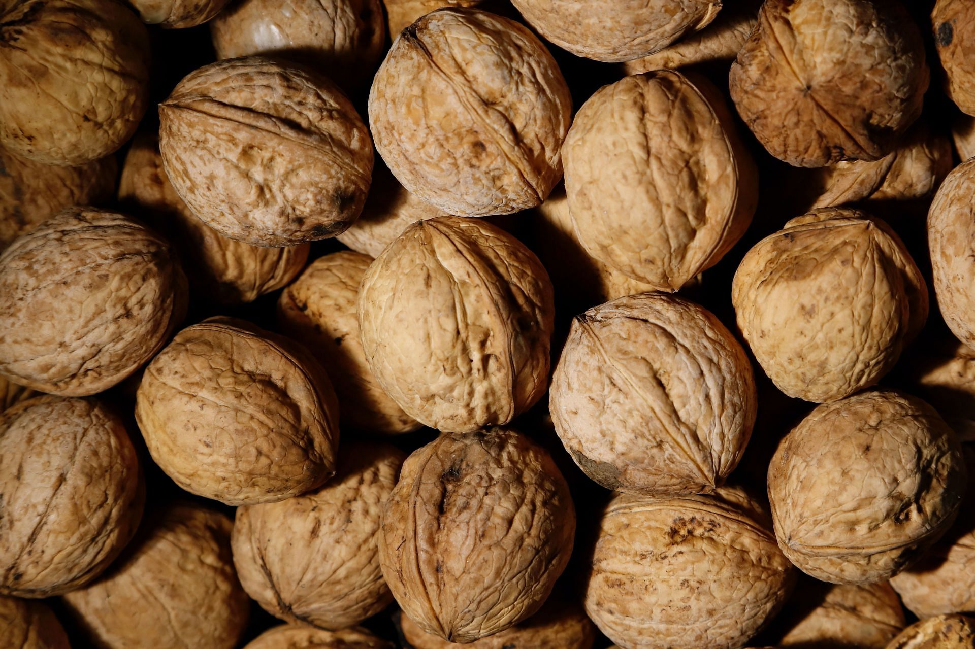 Walnuts are a rich source of omega-3 fatty acids for eye health. (Image via Pexels)