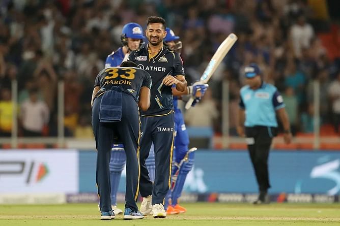 IPL 2023 : मुंबई इंडियंस के खिलाफ 5 विकेट लेकर मोहित शर्मा की बड़ी उपलब्धि, प्लेऑफ में किया खास कारनामा