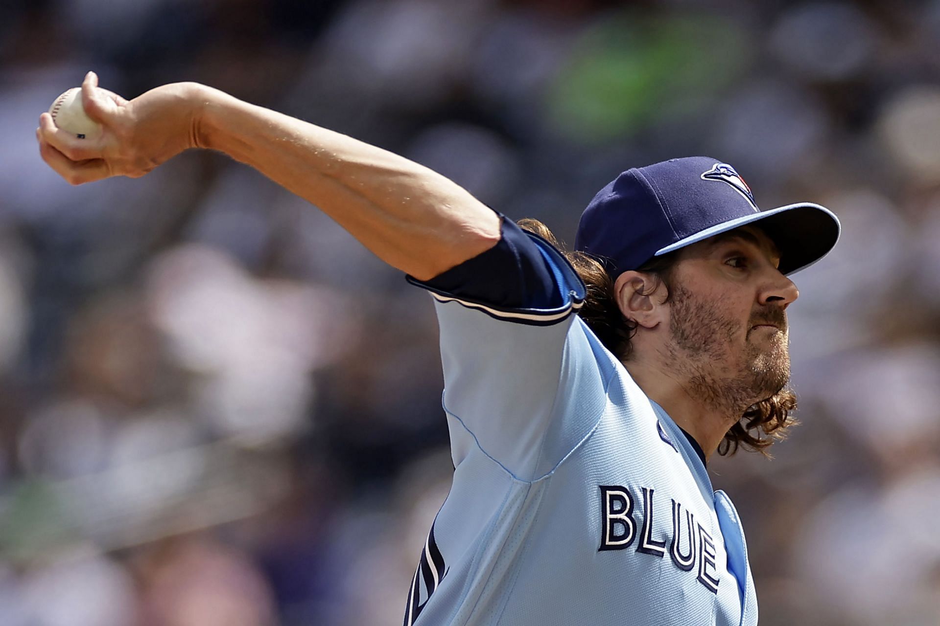 Kevin Gausman #34 of the Toronto Blue Jays pitches