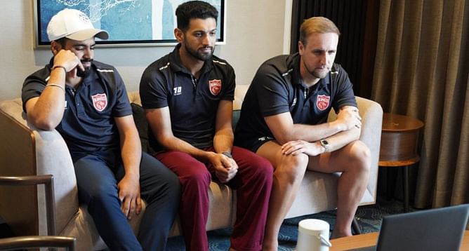 IPL 2023 : SRH vs RCB मैच को बड़े गौर से देखते हुए PBKS के खिलाड़ी, जानें किस टीम के हारने की कर रहे हैं कामना