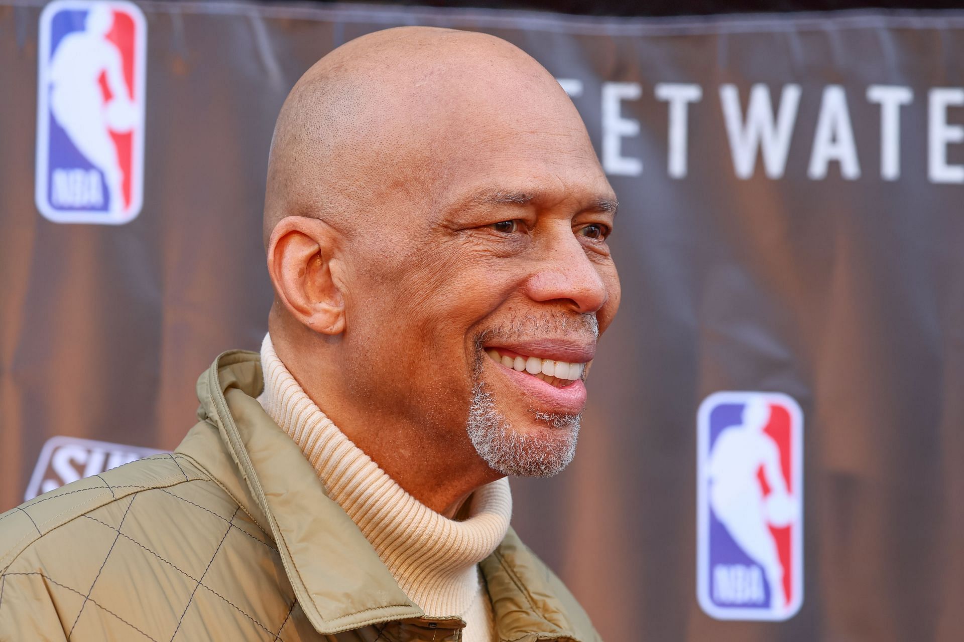 Abdul-Jabbar was involved in one of the biggest NBA trades of all time (Image via Getty Images)