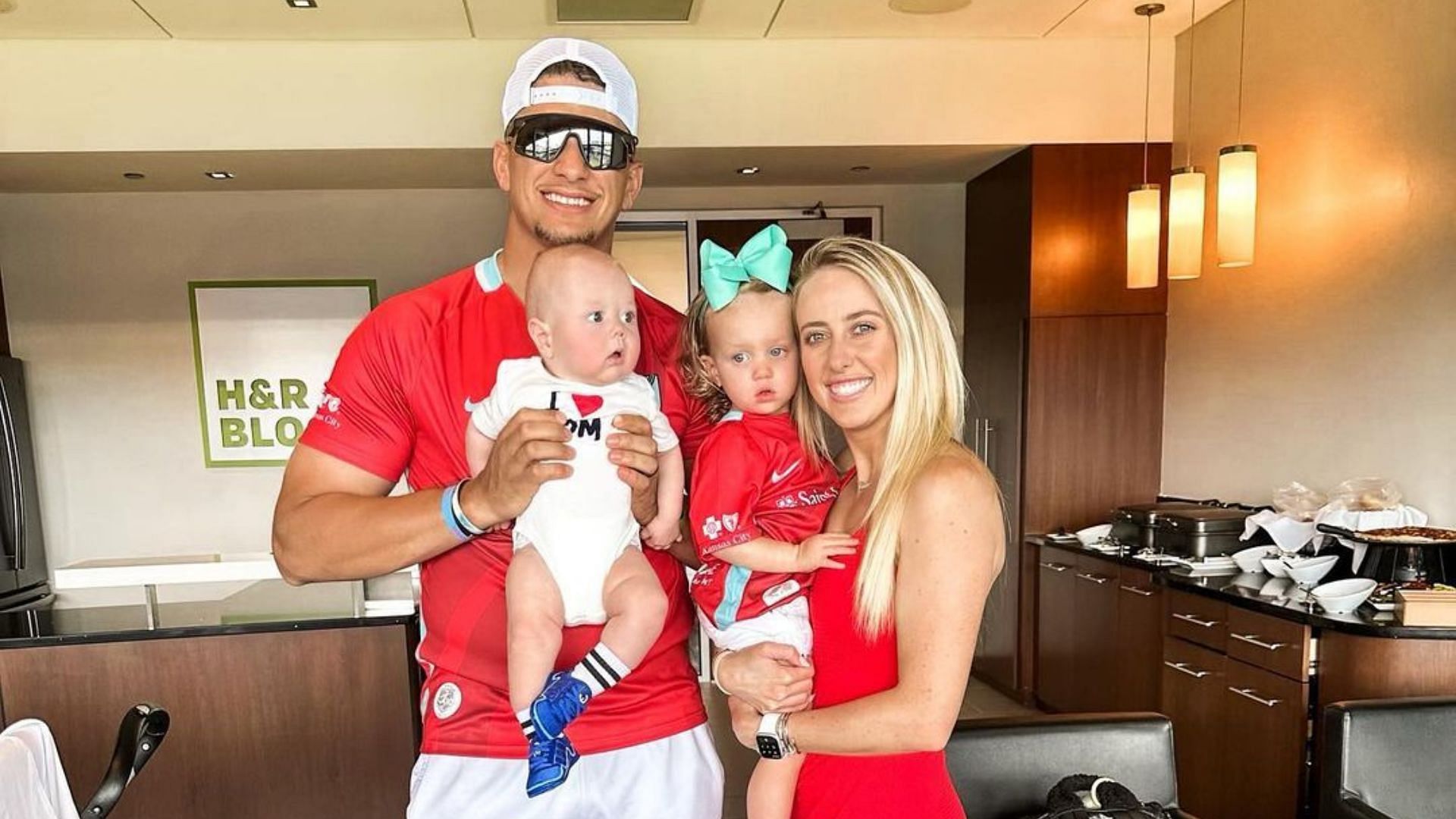 Patrick Mahomes and wife Brittany enjoy a sunny day