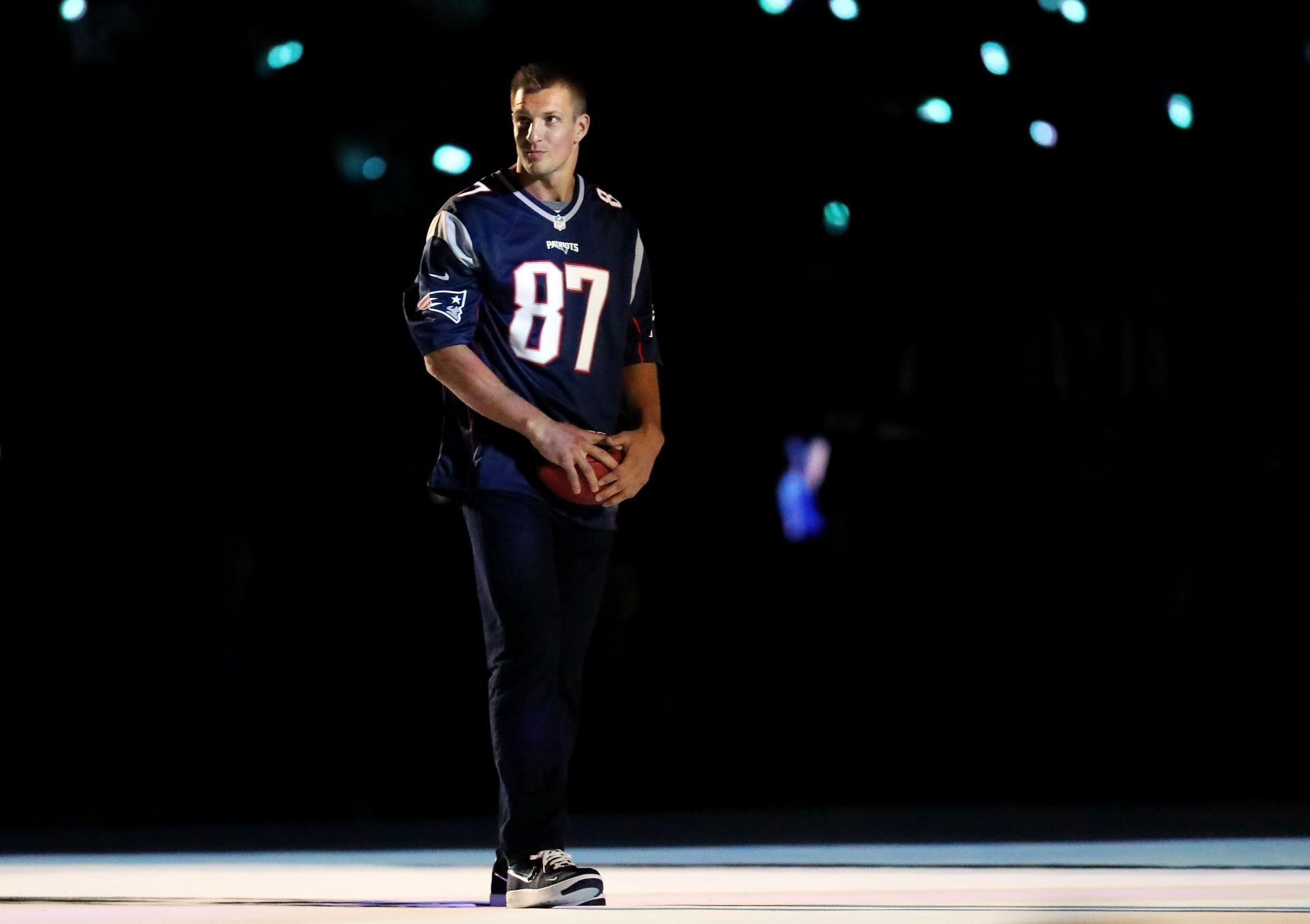 Gronkowski, porn star took 'simple picture'