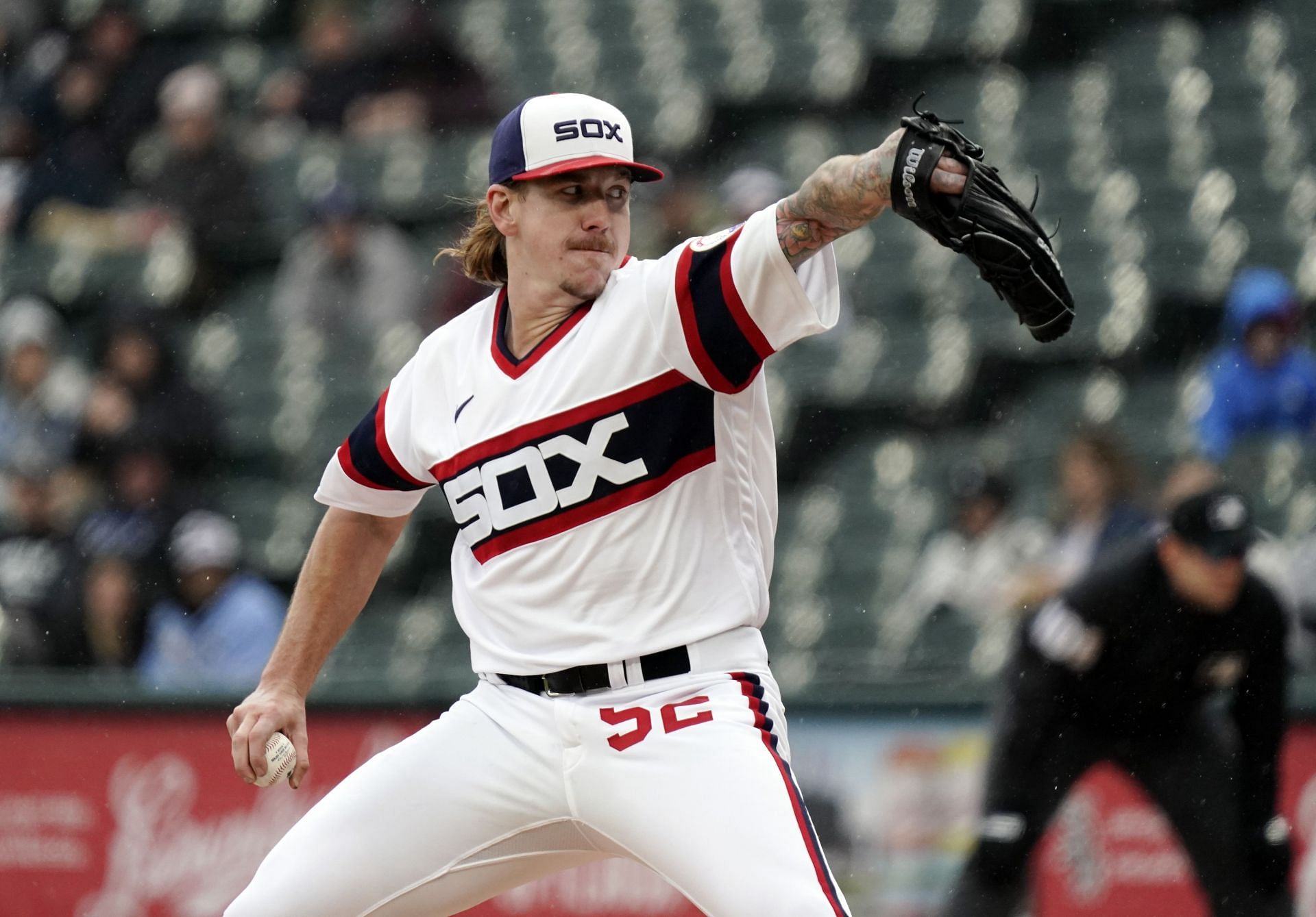 Mike Clevinger #52 of the Chicago White Sox throws a pitch