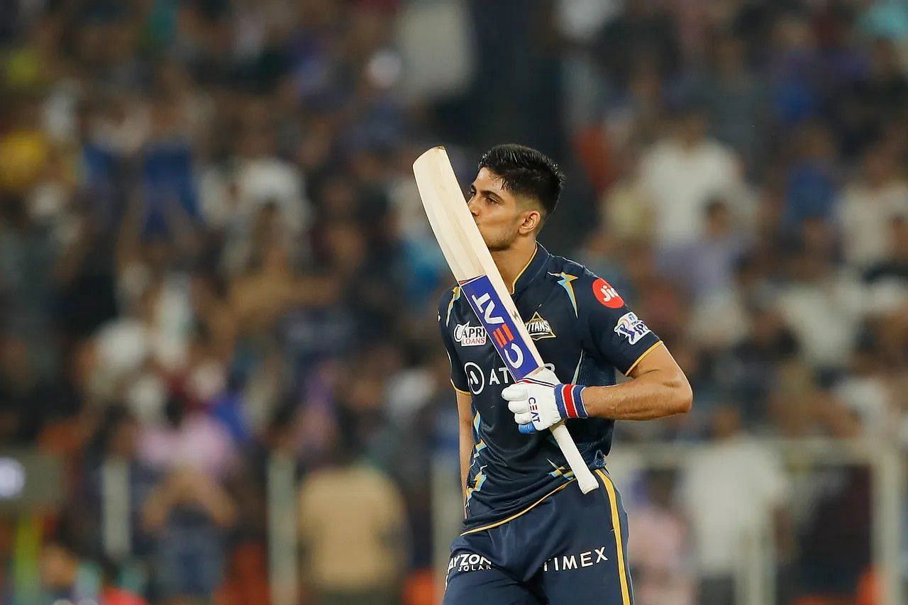 Shubman Gill kissing his bat after a ton vs MI [IPLT20]