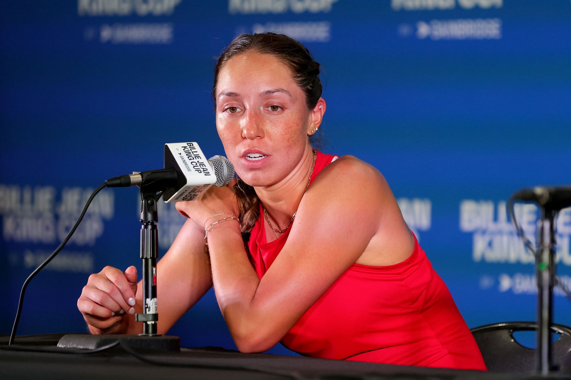 Jessica Pegula shows off her golf skills as she gears up for Wimbledon